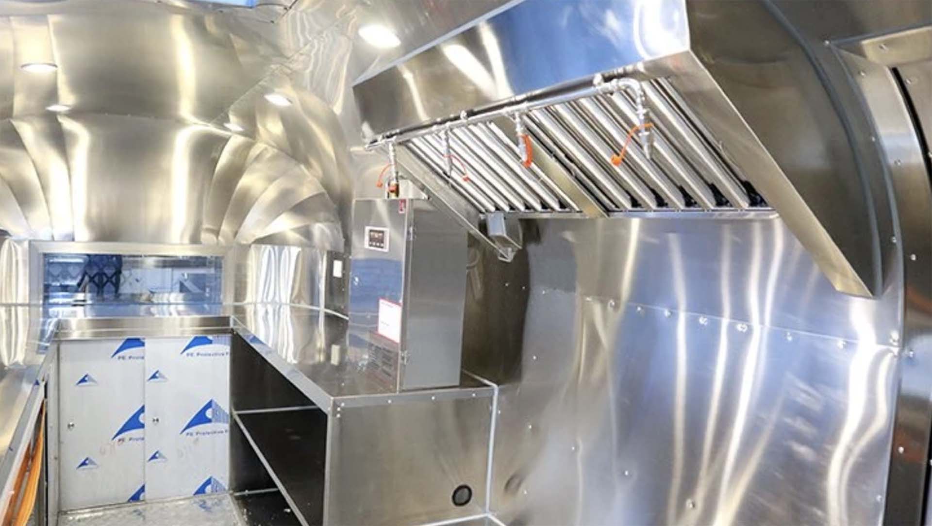 Remorque snack 3m50 couleur au look Airstream – Image 4